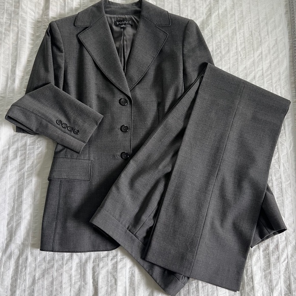 TAHARI 2-Piece Pantsuit. Grey.  Size 2 - Picture 1 of 4